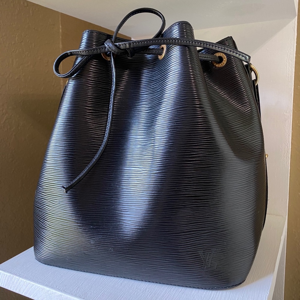 Louis Vuitton Black petite Noe
